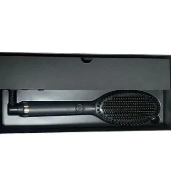 ghd Glide Smoothing Hot Brush in Black - Picture 3 of 6